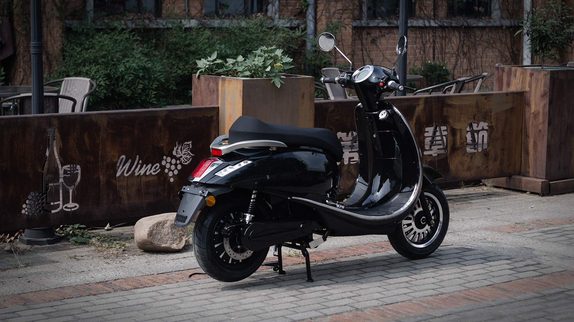 Long-range-commuter-electric-scooter